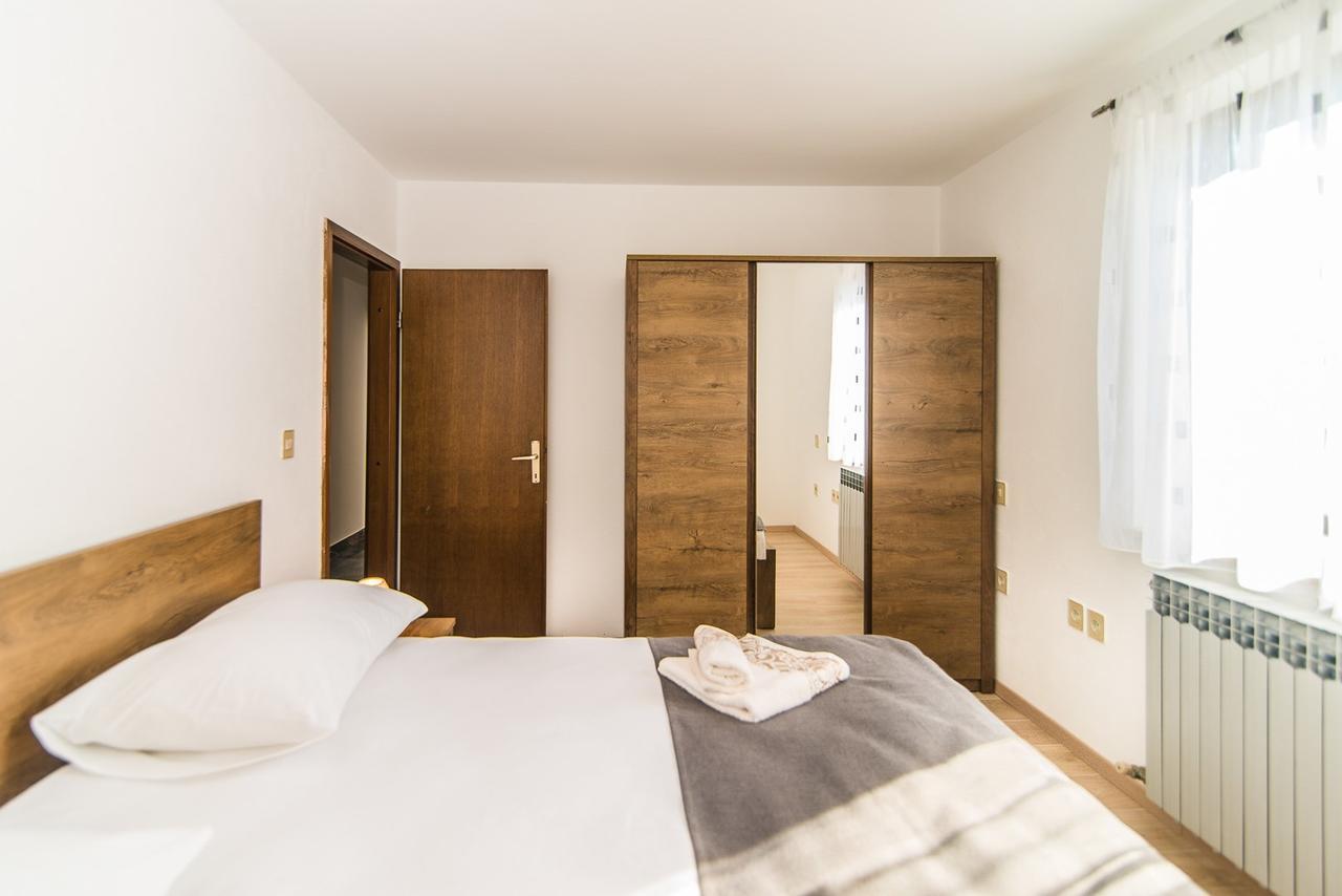 Apartments Dino Πόρετς Εξωτερικό φωτογραφία