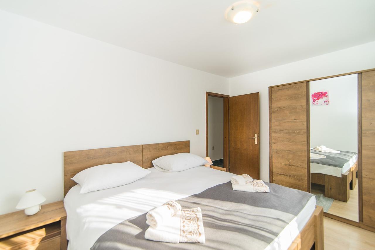 Apartments Dino Πόρετς Εξωτερικό φωτογραφία