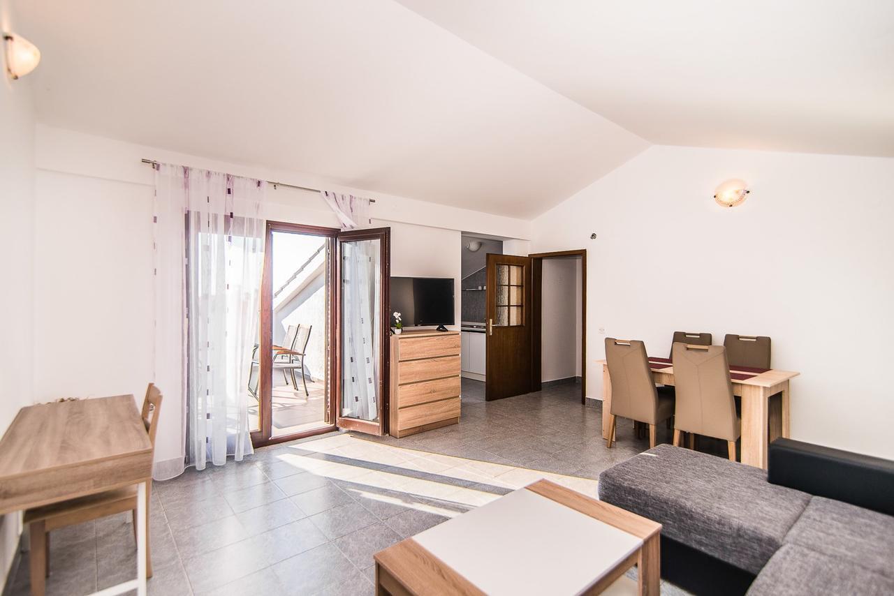 Apartments Dino Πόρετς Εξωτερικό φωτογραφία