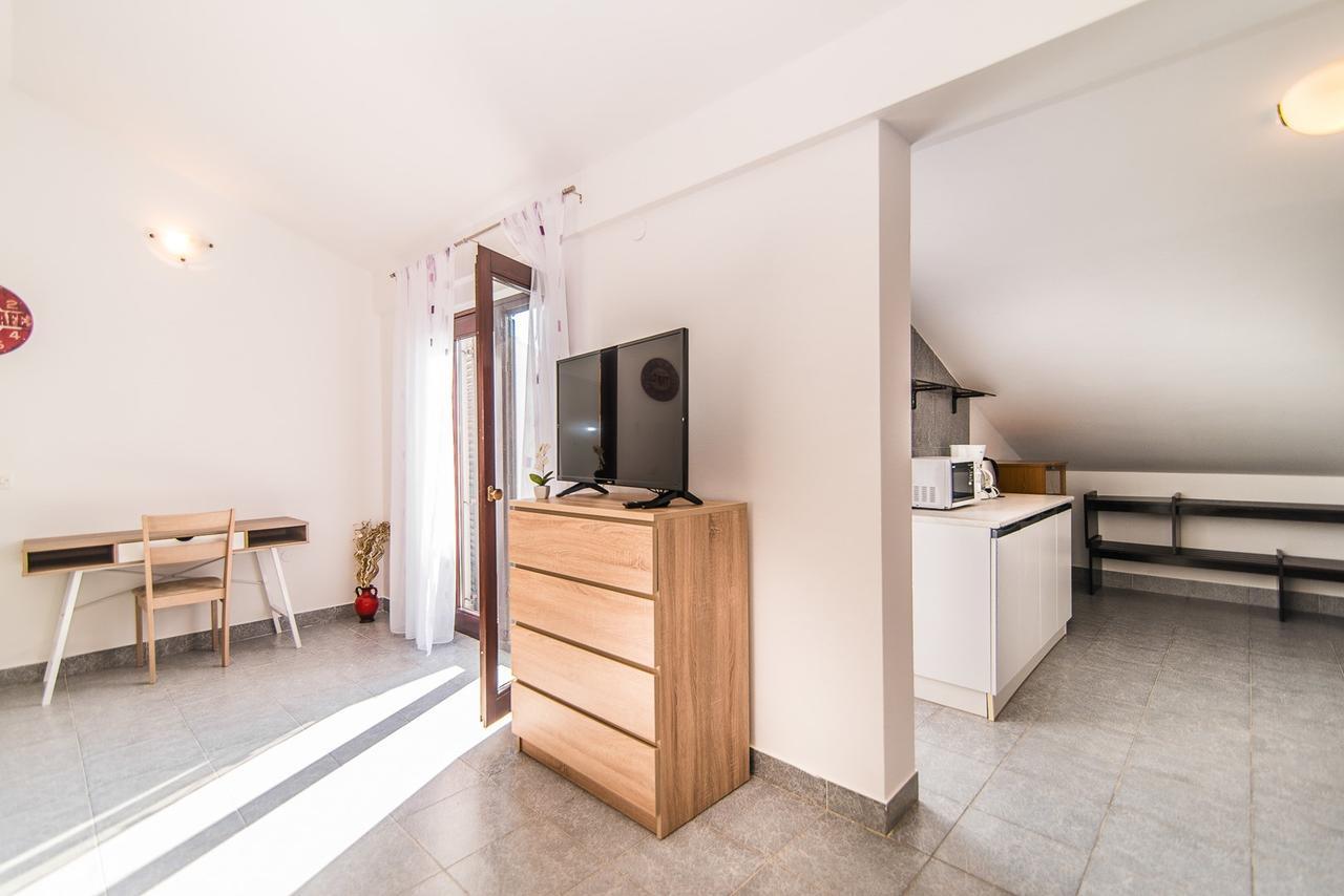 Apartments Dino Πόρετς Εξωτερικό φωτογραφία