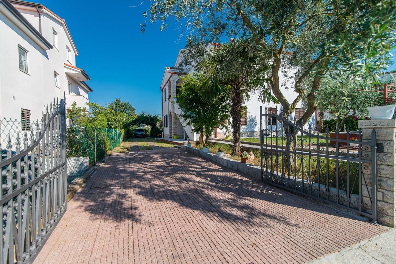 Apartments Dino Πόρετς Εξωτερικό φωτογραφία