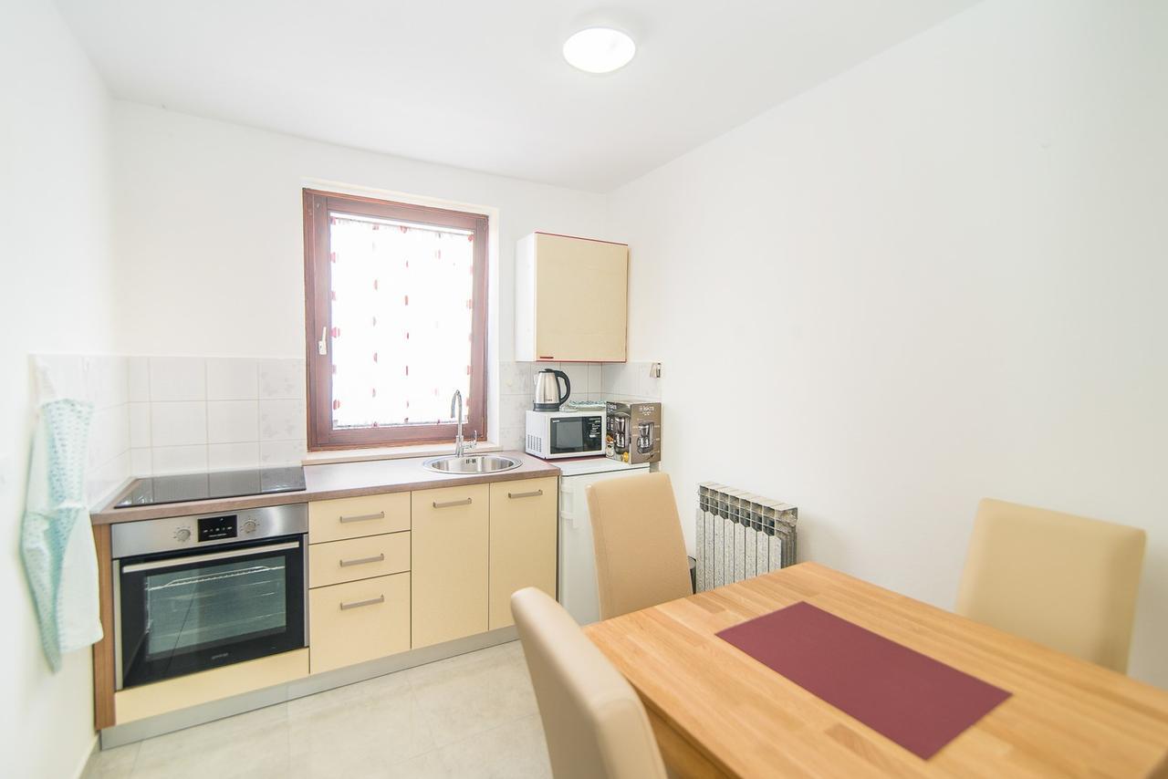 Apartments Dino Πόρετς Εξωτερικό φωτογραφία