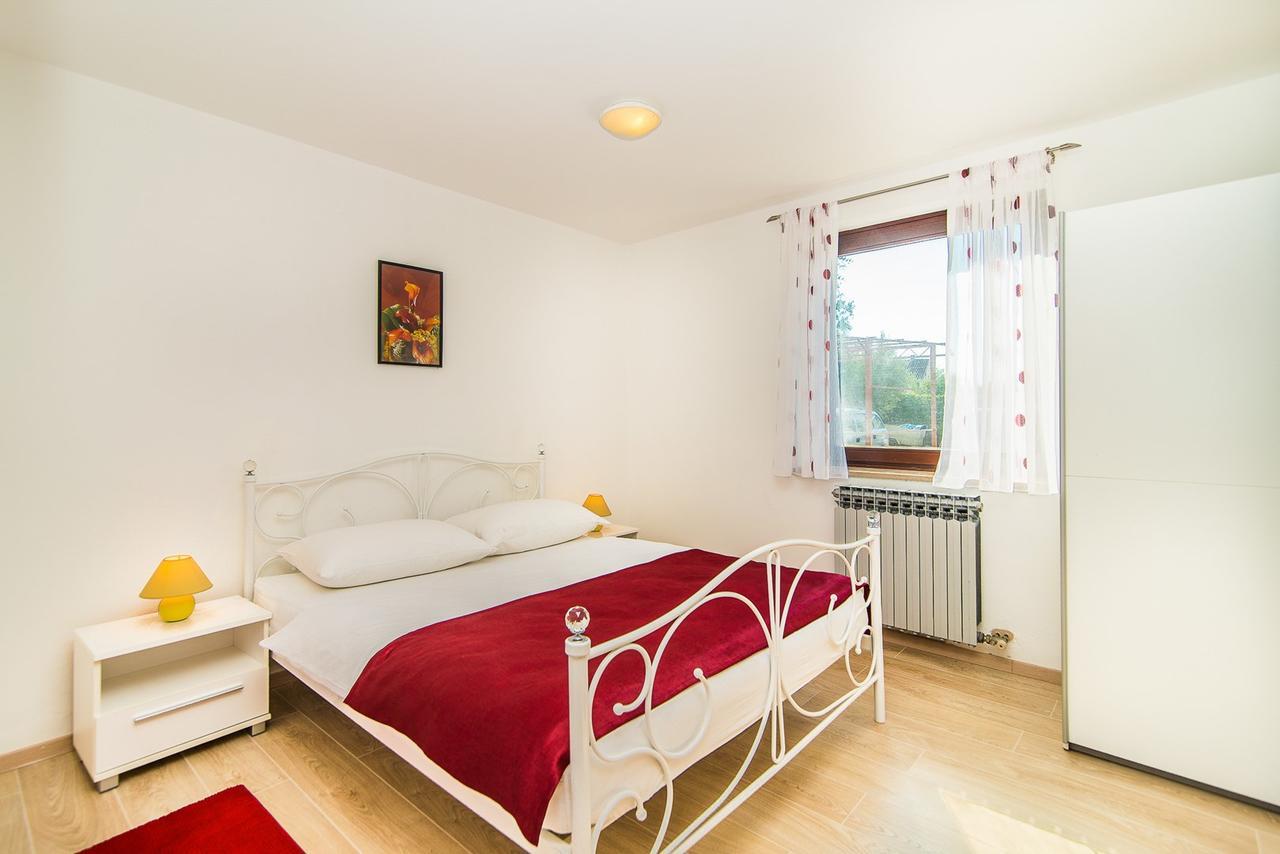Apartments Dino Πόρετς Εξωτερικό φωτογραφία