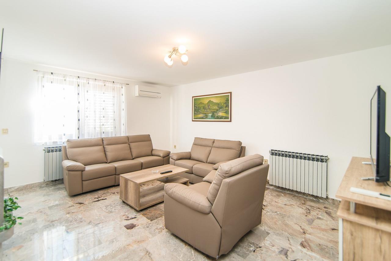 Apartments Dino Πόρετς Εξωτερικό φωτογραφία