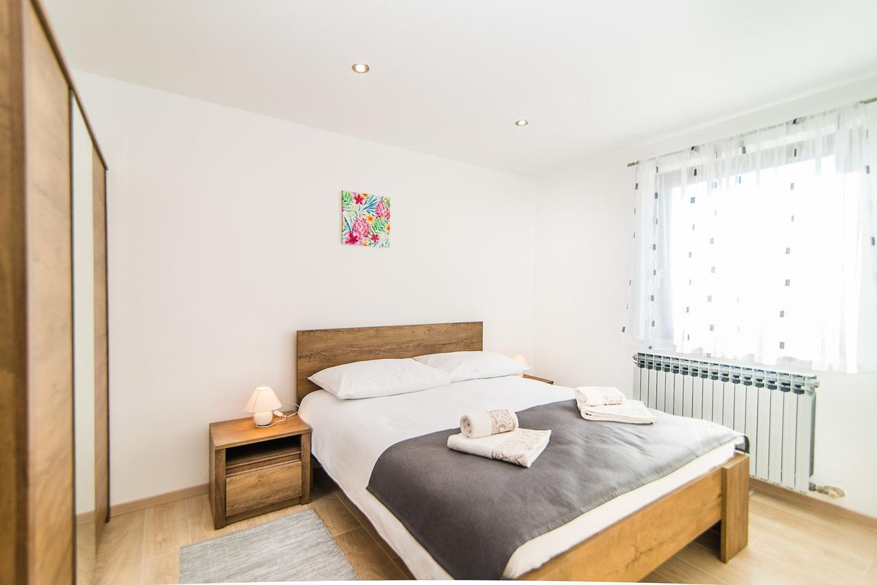 Apartments Dino Πόρετς Εξωτερικό φωτογραφία