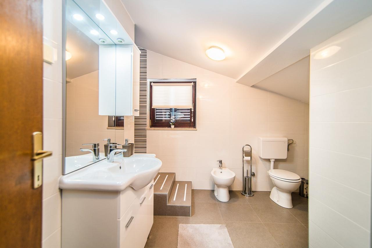Apartments Dino Πόρετς Εξωτερικό φωτογραφία