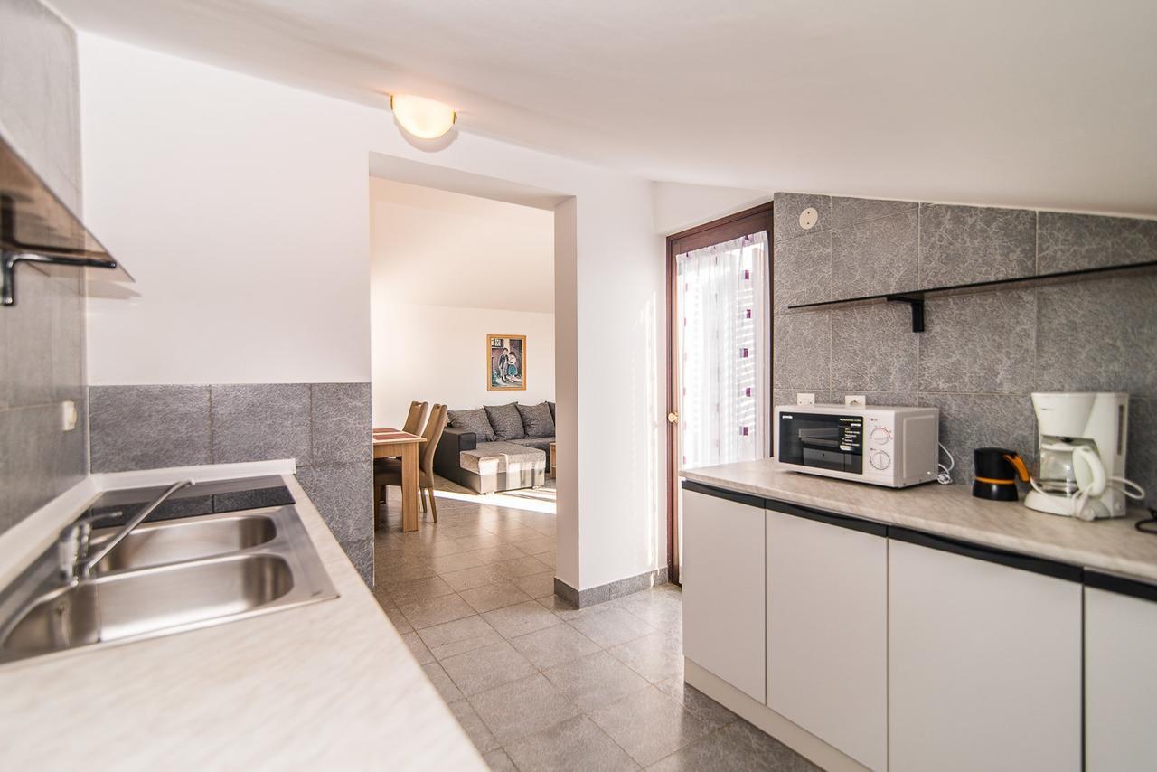 Apartments Dino Πόρετς Εξωτερικό φωτογραφία