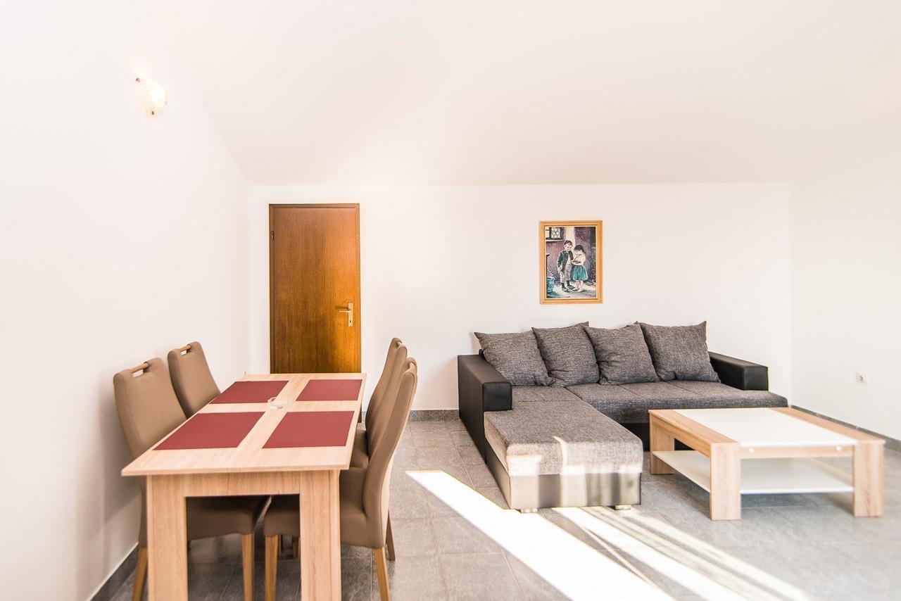 Apartments Dino Πόρετς Εξωτερικό φωτογραφία