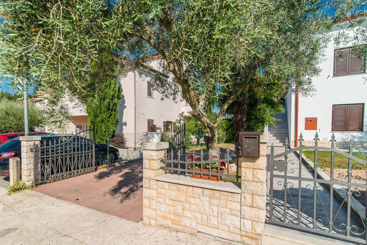 Apartments Dino Πόρετς Εξωτερικό φωτογραφία
