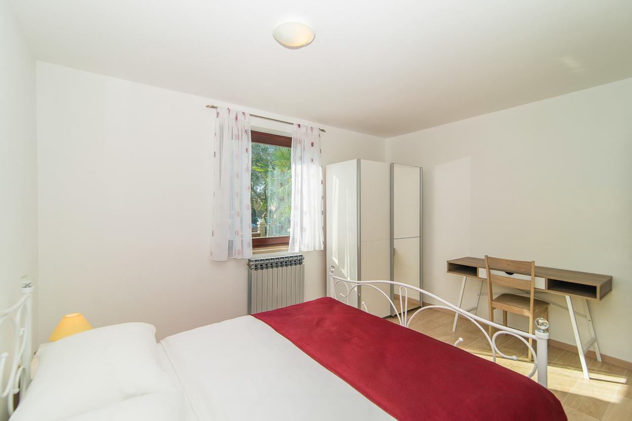 Apartments Dino Πόρετς Εξωτερικό φωτογραφία