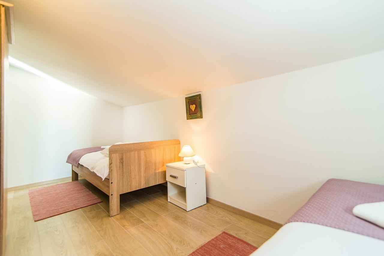 Apartments Dino Πόρετς Εξωτερικό φωτογραφία